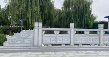 日喀则布 芝麻灰桥栏杆、河道栏杆安装效果