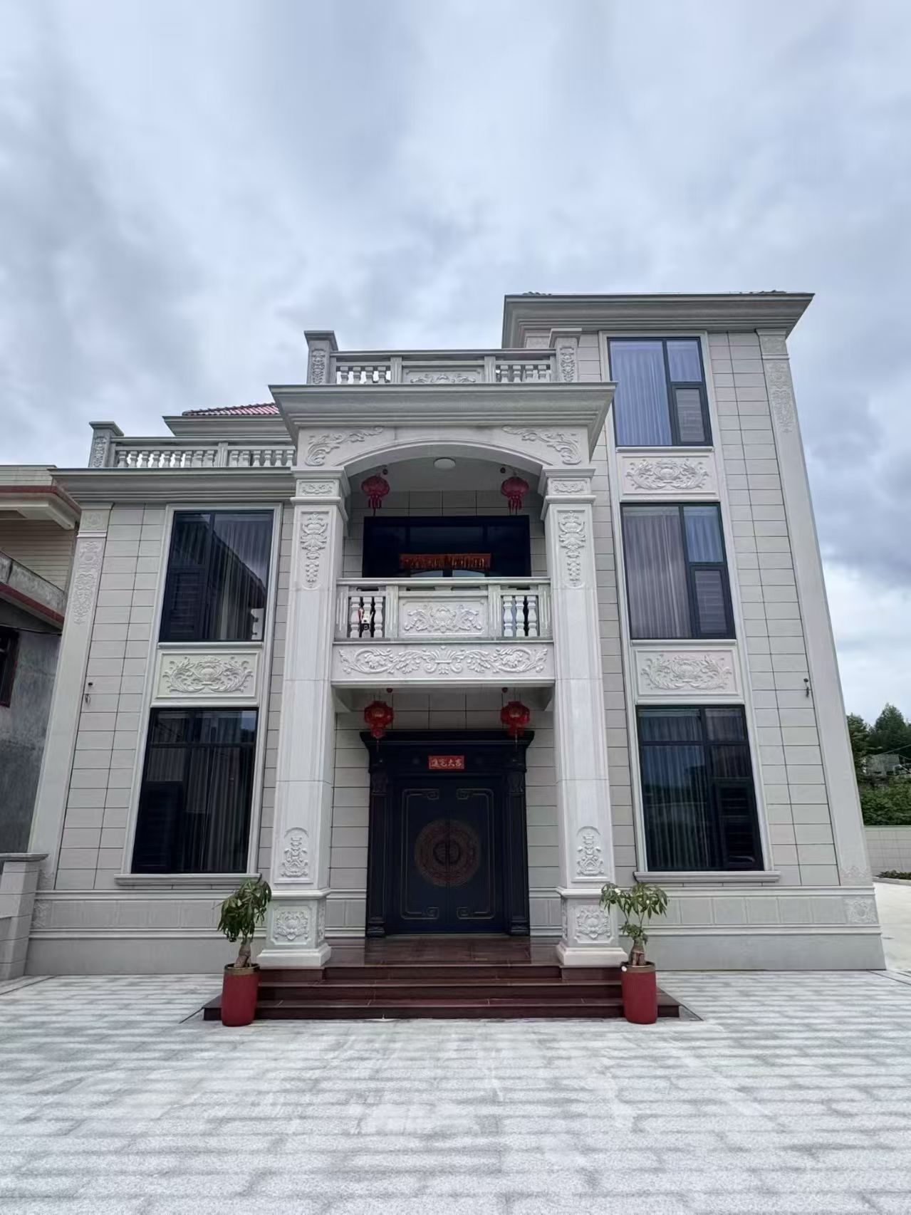 日喀则布 芝麻白石材别墅干挂案例展示