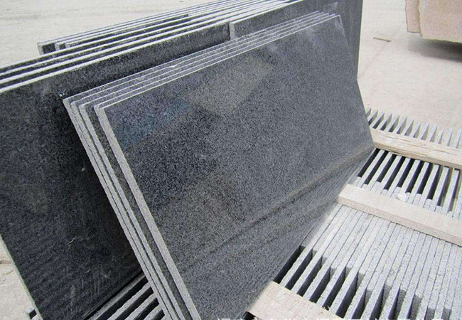 日喀则布芝麻黑花岗岩的特点